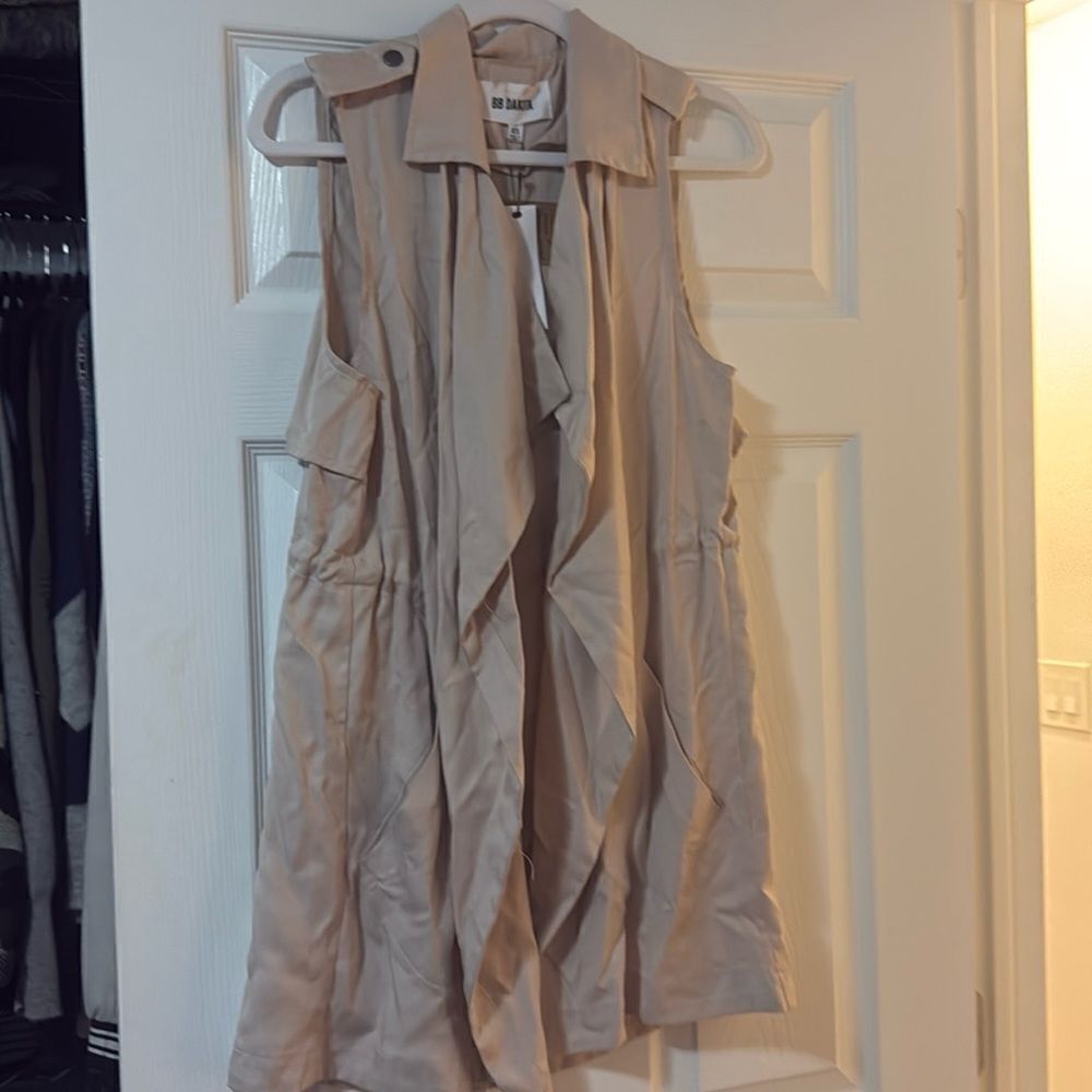 BB Dakota Bomber Vest - NWT - Size XS - Tan Sleeveless Vest w Iside Tie Closure